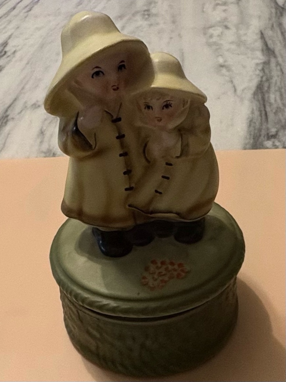 Vintage Ceramic Couple Wind Up Music Box Yellow Hats Green Base 5”